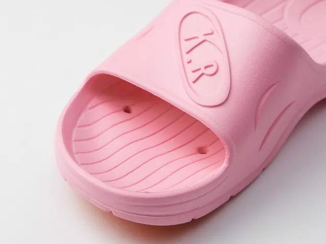 eva和pvc拖鞋哪个好，pvc拖鞋和eva拖鞋的区别（让全家人安心的防滑拖鞋）