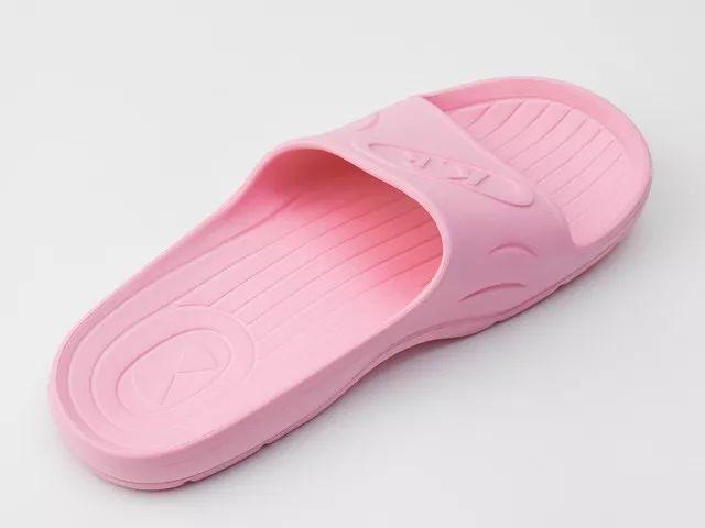 eva和pvc拖鞋哪个好，pvc拖鞋和eva拖鞋的区别（让全家人安心的防滑拖鞋）