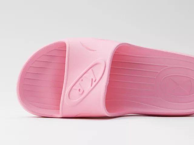 eva和pvc拖鞋哪个好，pvc拖鞋和eva拖鞋的区别（让全家人安心的防滑拖鞋）