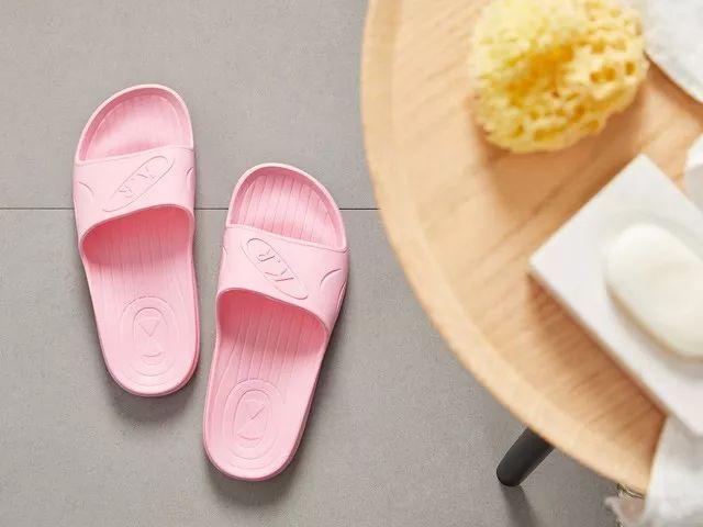 eva和pvc拖鞋哪个好，pvc拖鞋和eva拖鞋的区别（让全家人安心的防滑拖鞋）