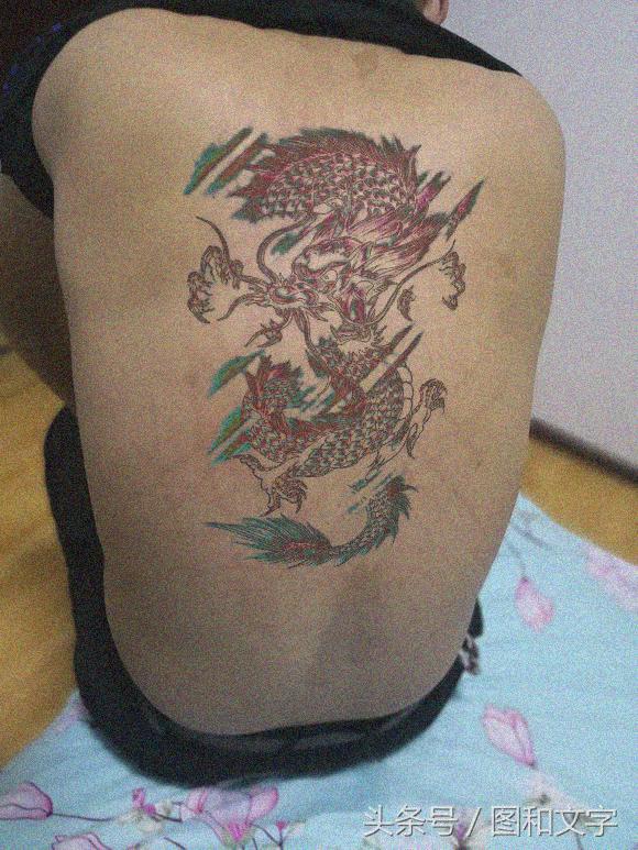 怎么快速P一个纹身，怎么快速p一个纹身图（背让老婆用衣架打青了求大神帮个忙p个纹身上去）