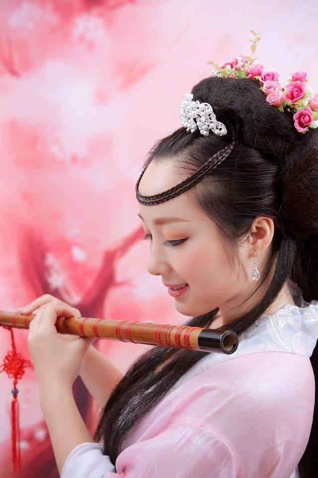 眼尾上扬的女人旺夫吗 眼角上翘的女人可以娶吗，眼尾上扬的男人面相（面相：眼睛看家庭婚姻子女）