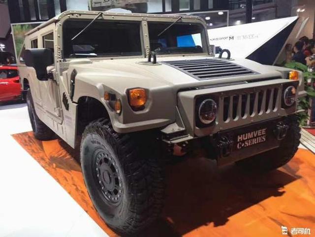 路战神电子狗v8，老是和路对面来车的电（网友：一台能开街的坦克）