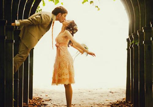 白羊男亲你下面是爱你吗，白羊座男生主动亲你代表什么（12星座肯这样吻你才是真正爱你）