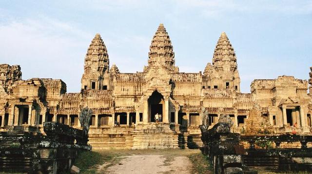 柬埔寨吴哥窟，柬埔寨吴哥窟在哪里城市（建了35年的一座寺庙）
