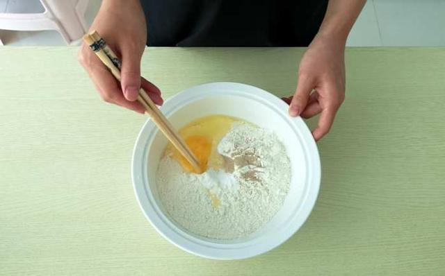 油条怎么做好吃，油条的做法（教你在家做放心油条）