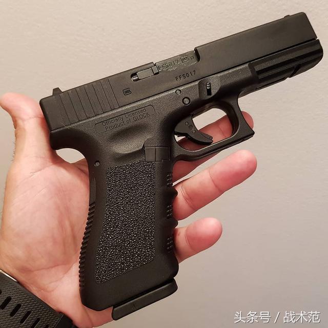 格洛克17式自动手枪，一个让军迷都疯狂的名字——Glock17有啥大来头