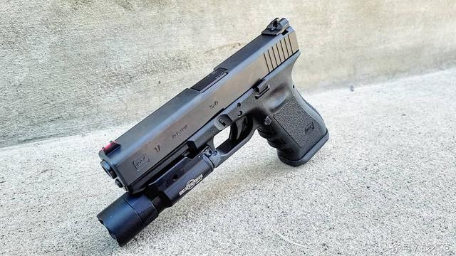 格洛克17式自动手枪，一个让军迷都疯狂的名字——Glock17有啥大来头