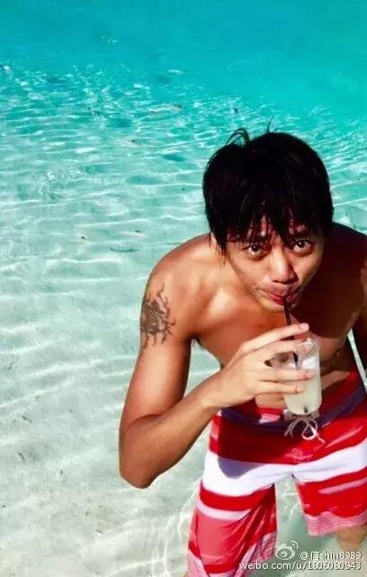 现在信乐团主唱，信乐团主唱苏见信（信乐团前主唱阿信女儿毕业）