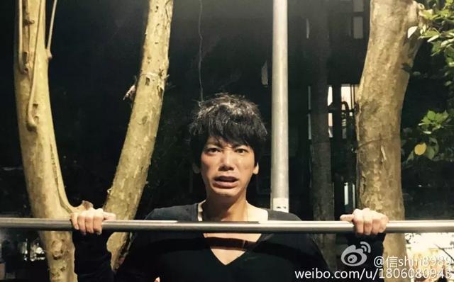 现在信乐团主唱，信乐团主唱苏见信（信乐团前主唱阿信女儿毕业）