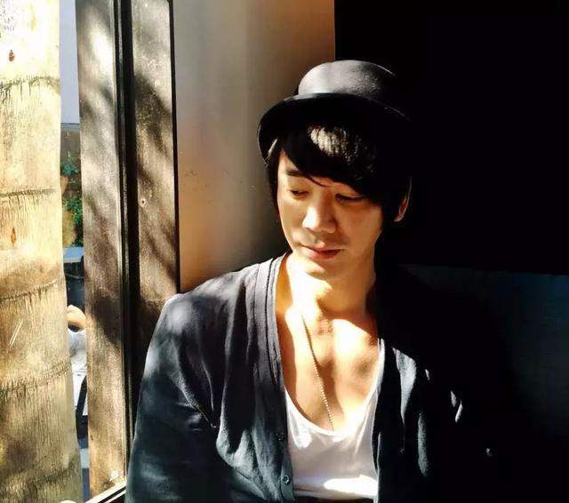 现在信乐团主唱，信乐团主唱苏见信（信乐团前主唱阿信女儿毕业）