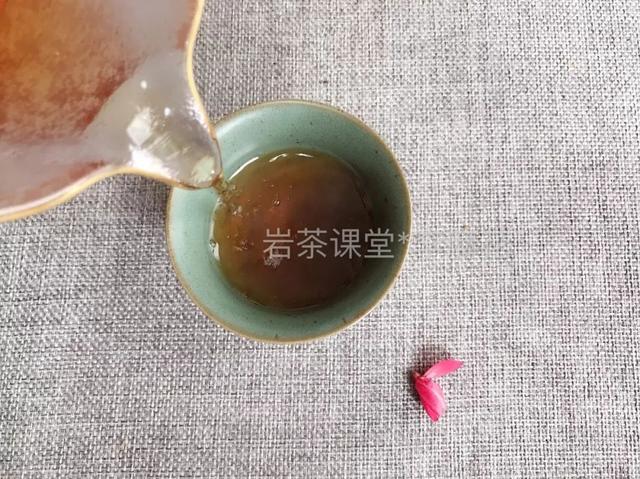 岩茶肉桂有什么功效与作用，岩茶肉桂的功效与作用（喝武夷岩茶肉桂）