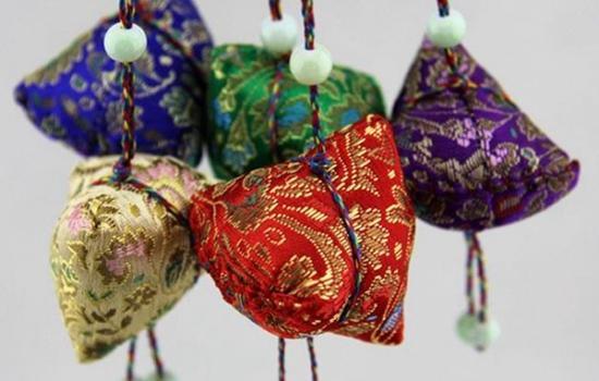 端午送礼给丈母娘送什么，订婚第一年端午节要送礼吗（不同地区端午节礼物都不一样）