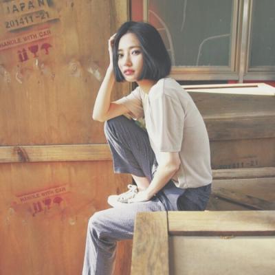 短发美少女③，微信头像，短发美少女③（短发女生侧脸微信头像有意境好看的）