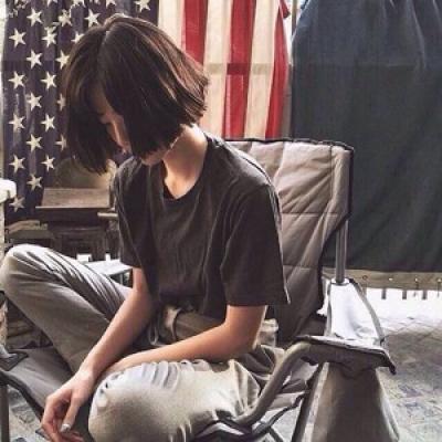 短发美少女③，微信头像，短发美少女③（短发女生侧脸微信头像有意境好看的）