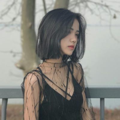 短发美少女③，微信头像，短发美少女③（短发女生侧脸微信头像有意境好看的）