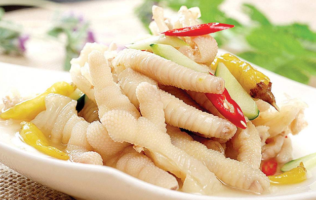 泡椒凤爪的最正宗做法，泡椒凤爪怎么做好吃又简单（泡椒凤爪的做法视频）