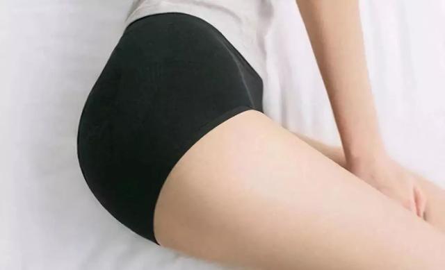 内裤夹档是买大了还是买小了，四岁女宝宝内裤总是夹档怎么办（半个娱乐圈的女星都在穿）