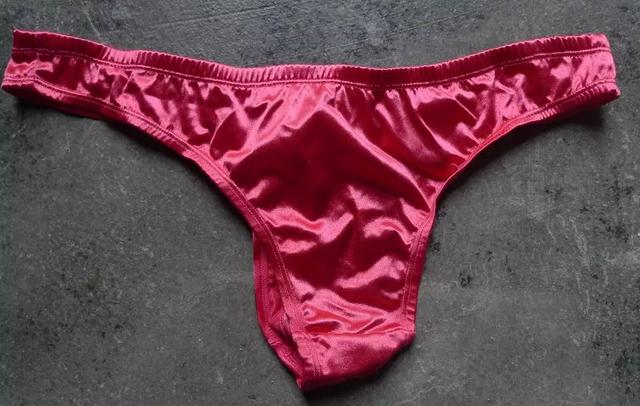 内裤夹档是买大了还是买小了，四岁女宝宝内裤总是夹档怎么办（半个娱乐圈的女星都在穿）