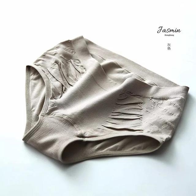 内裤夹档是买大了还是买小了，四岁女宝宝内裤总是夹档怎么办（半个娱乐圈的女星都在穿）