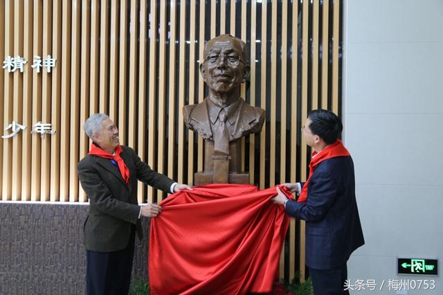 梅县的名人是谁，梅县有哪些名人（来自大埔的慈善家-田家炳先生）