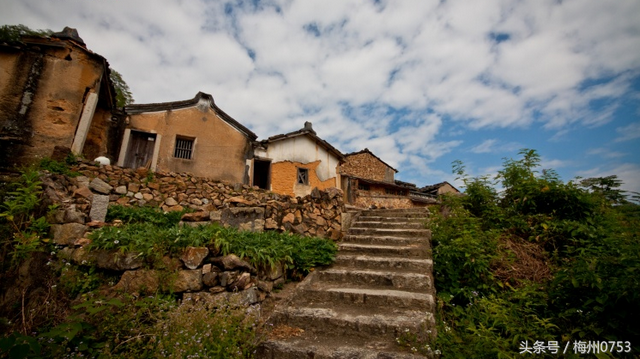 梅县的名人是谁，梅县有哪些名人（来自大埔的慈善家-田家炳先生）