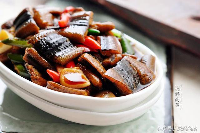 鳝片炒多久能吃，鳝片多久能烧熟（这样弄干净又平整）