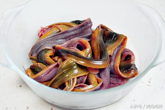 鳝片炒多久能吃，鳝片多久能烧熟（这样弄干净又平整）