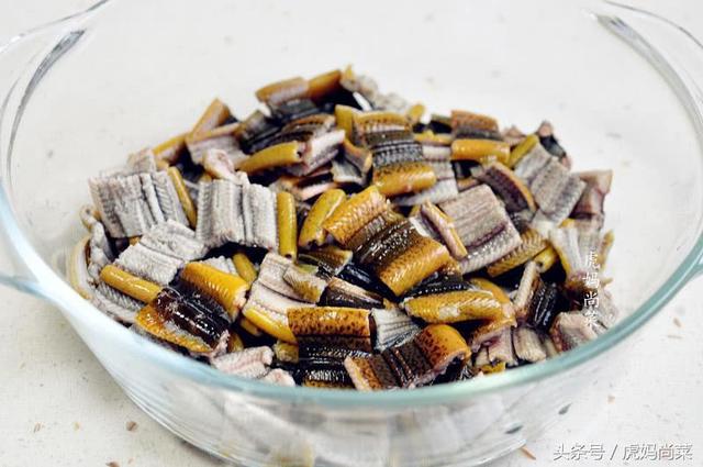 鳝片炒多久能吃，鳝片多久能烧熟（这样弄干净又平整）