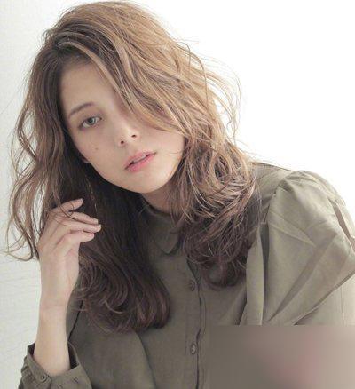 空气烫发型图片，时尚女生短发发型（15款充满空气感的日式烫发发型）