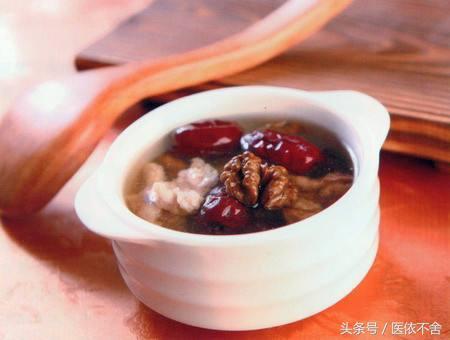 哮喘吃什么好，哮喘吃什么药好呢（哮喘病人的饮食要清淡易消化）