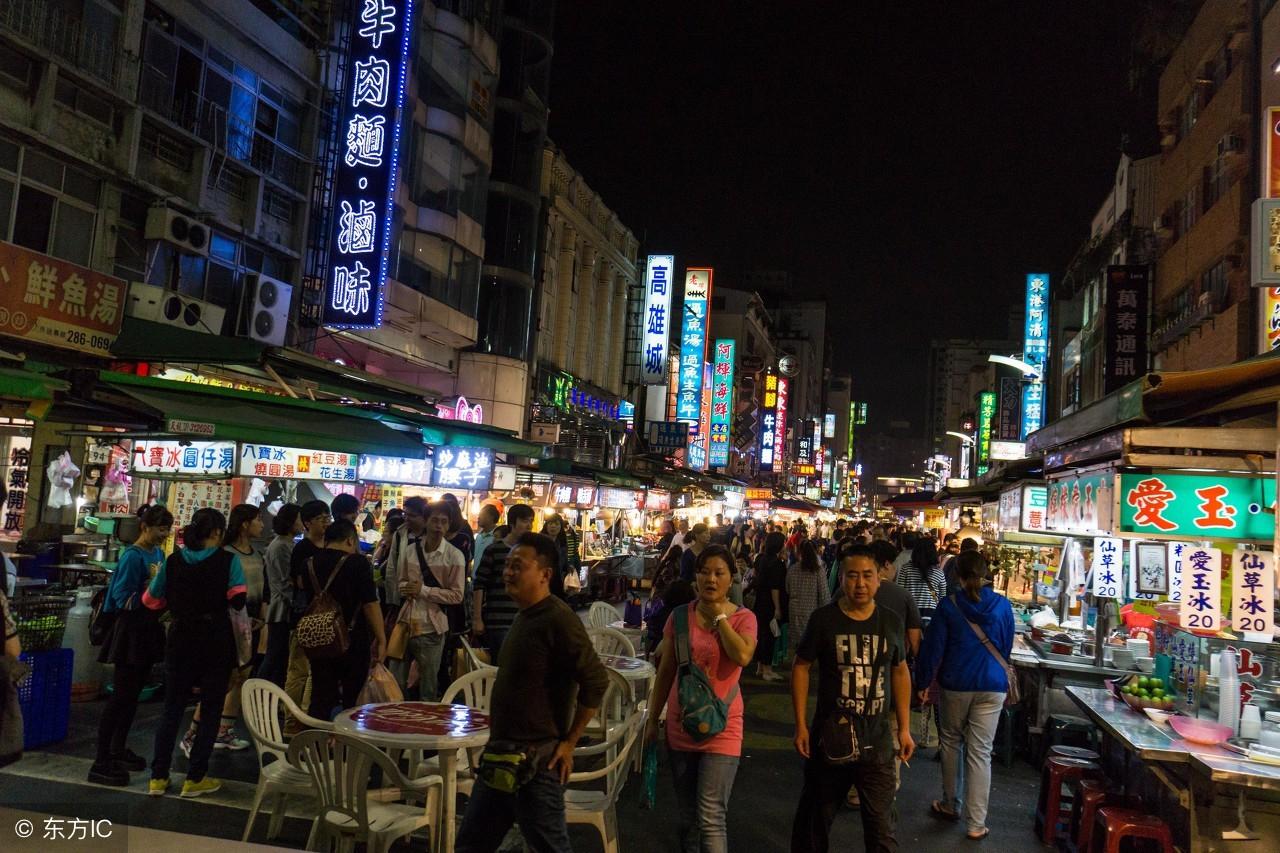 学校门口摆摊（大学门口是个好地方）