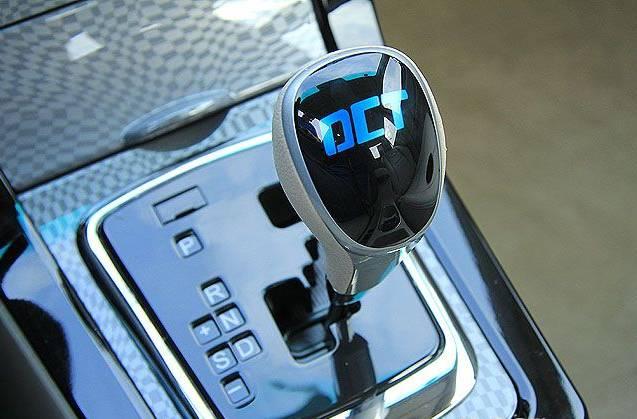 自动挡手刹在哪，起亚自动挡手刹在哪（一定要用空挡+手刹）