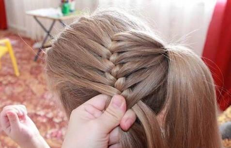 丸子头盘发教程，丸子头的盘发方法（5款优雅盘发教程，包看包会~）