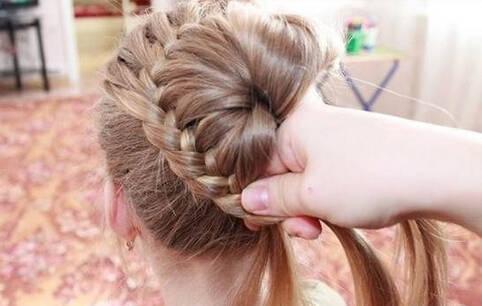 丸子头盘发教程，丸子头的盘发方法（5款优雅盘发教程，包看包会~）