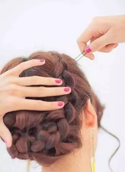 丸子头盘发教程，丸子头的盘发方法（5款优雅盘发教程，包看包会~）