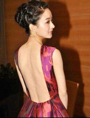 后背纹牡丹花寓意，后背纹牡丹花寓意好吗（赵丽颖穿露背裙每一次都很美）