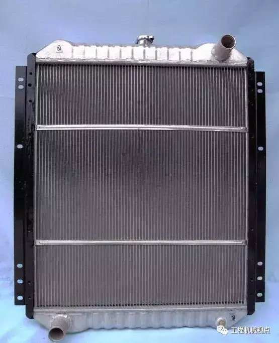 工程机械水箱 挖掘机水箱反水，缺水，漏水，水温高原因是什么？你还不知道？
