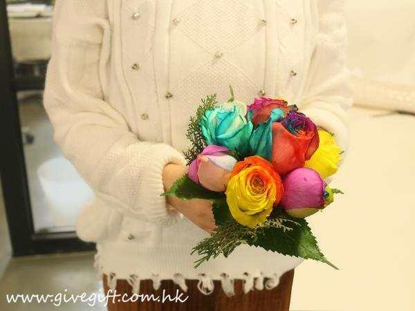 彩虹玫瑰的花语是什么，彩虹玫瑰有几种颜色（彩虹玫瑰制作方法问题解答）