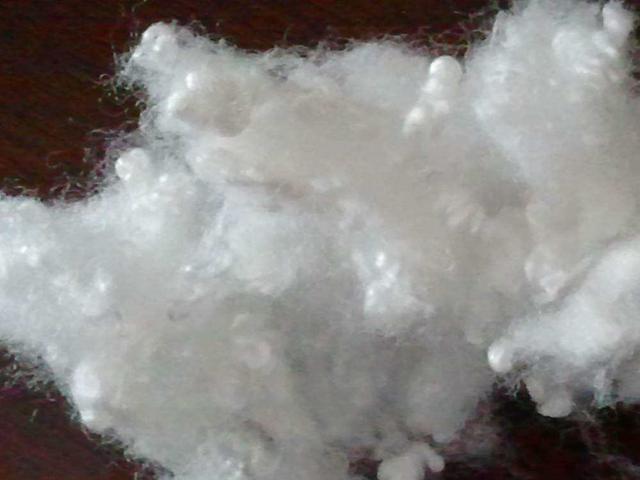 聚酯纤维的缺点，聚酯纤维四件套的优缺点（不知道聚酯纤维是什么）