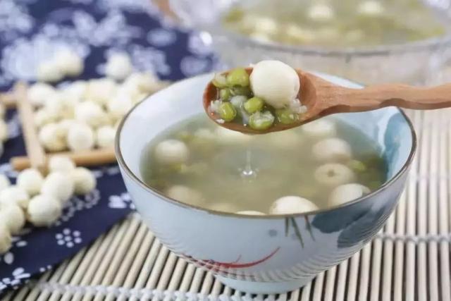 毛绿豆和明绿豆有什么区别，明绿豆和毛绿豆的功效有什么区别（但这4类人注意了，千万别乱喝）