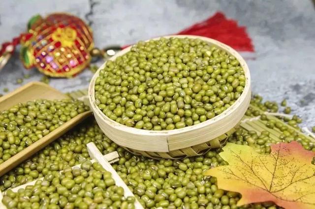 毛绿豆和明绿豆有什么区别，明绿豆和毛绿豆的功效有什么区别（但这4类人注意了，千万别乱喝）