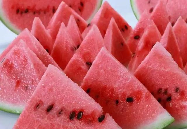 西瓜的功效与作用禁忌，西瓜的功效和作用禁忌（西瓜几大功效和禁忌，了解一下）