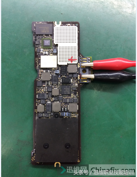 苹果a1534笔记本是哪一年，a1534笔记本是哪年出厂（换了个小电容就修好了）