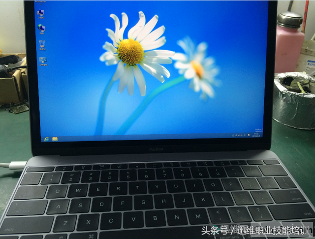 苹果a1534笔记本是哪一年，a1534笔记本是哪年出厂（换了个小电容就修好了）