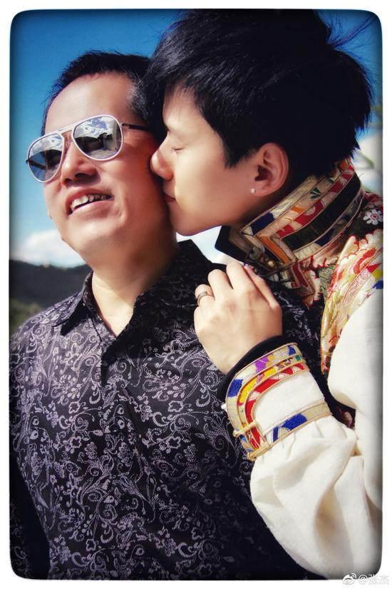 张杰的家庭成员，张杰父亲节晒与爸爸、岳父合照