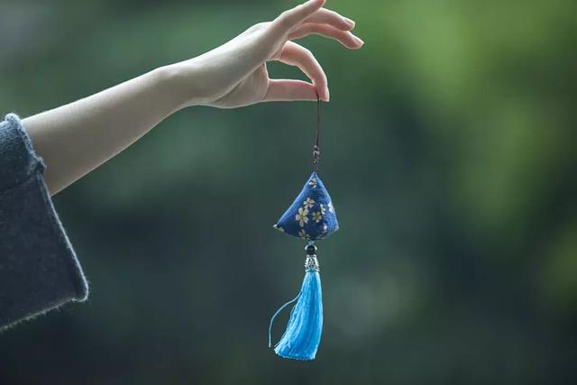身世浮沉雨打萍的上一句，身世浮沉雨打萍。谁的诗（宋代这10首七律古诗意气风发）
