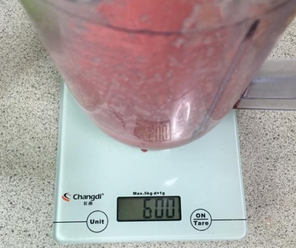 西瓜牛奶怎么做冰棒，西瓜牛奶怎么做冰棒好吃（教你在家做西瓜冰棒）