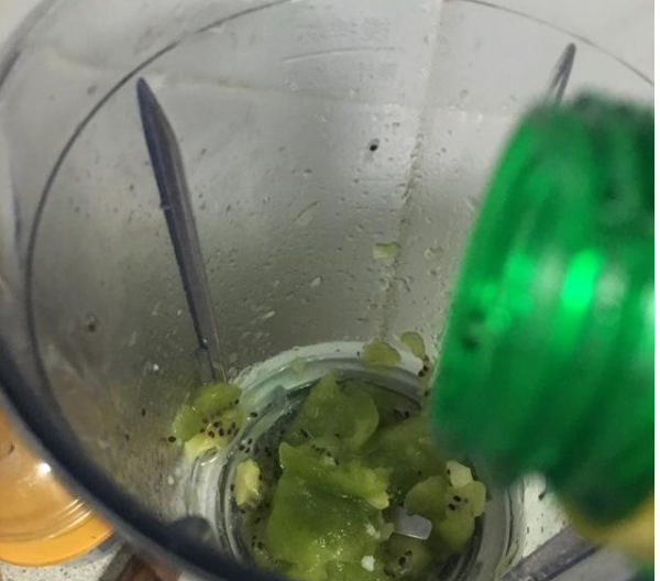 西瓜牛奶怎么做冰棒，西瓜牛奶怎么做冰棒好吃（教你在家做西瓜冰棒）