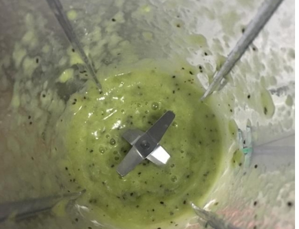 西瓜牛奶怎么做冰棒，西瓜牛奶怎么做冰棒好吃（教你在家做西瓜冰棒）